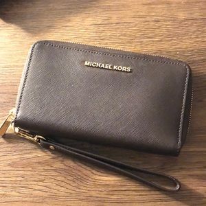 Michael Kors Tech Wallet